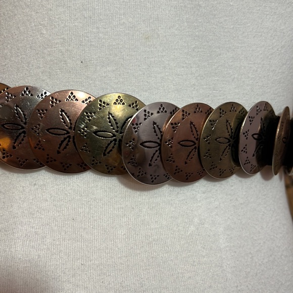 Great looking stamped metal disk elasticized belt. Approx. 25” long laid flat - Picture 2 of 3